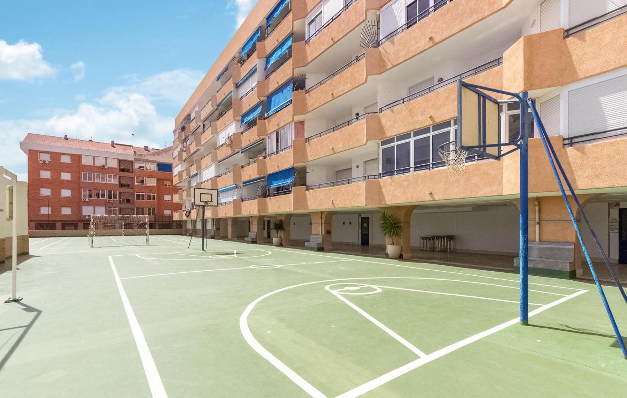 Nice Apartment In Torrevieja With Kitchen ภายนอก รูปภาพ